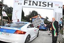 Die Audi Challenge ist im Ziel. Im italienischen Bée wurde sie herzlich empfangen. Foto: auto-reporter.net